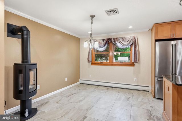 1939 STIRLING DR, Lansdale, PA 19446