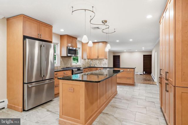 1939 STIRLING DR, Lansdale, PA 19446