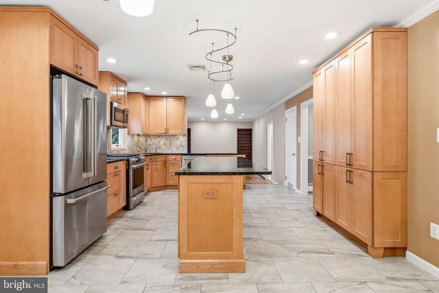 1939 STIRLING DR, Lansdale, PA 19446