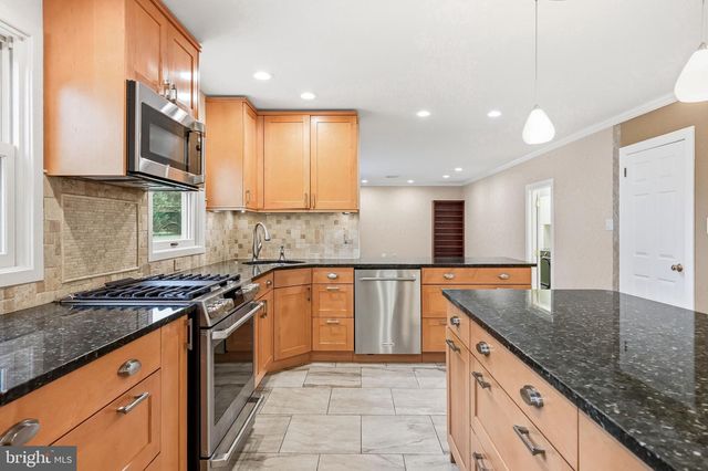1939 STIRLING DR, Lansdale, PA 19446