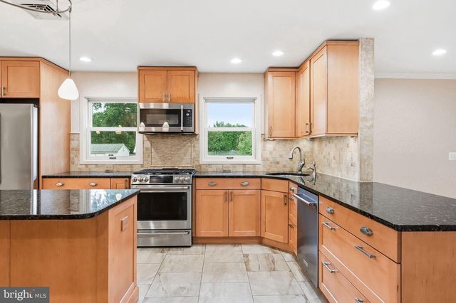 1939 STIRLING DR, Lansdale, PA 19446