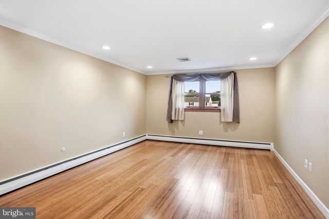 1939 STIRLING DR, Lansdale, PA 19446