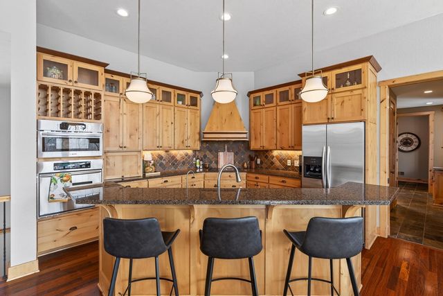 23400 Woodland Ridge Drive, Lakeville, MN 55044