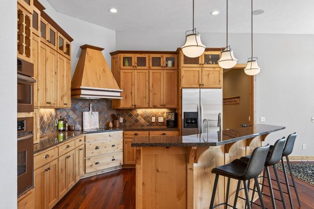 23400 Woodland Ridge Drive, Lakeville, MN 55044