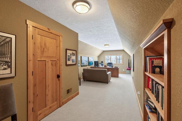 23400 Woodland Ridge Drive, Lakeville, MN 55044