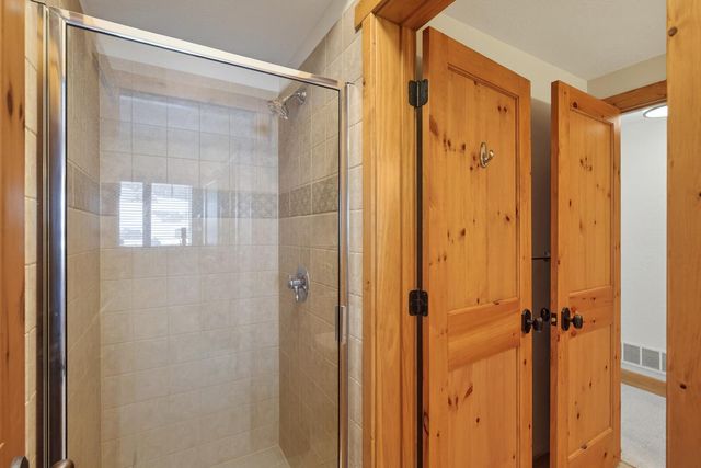 23400 Woodland Ridge Drive, Lakeville, MN 55044