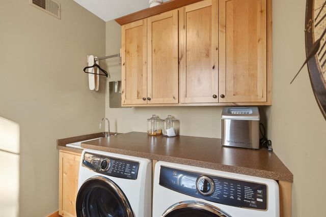 23400 Woodland Ridge Drive, Lakeville, MN 55044