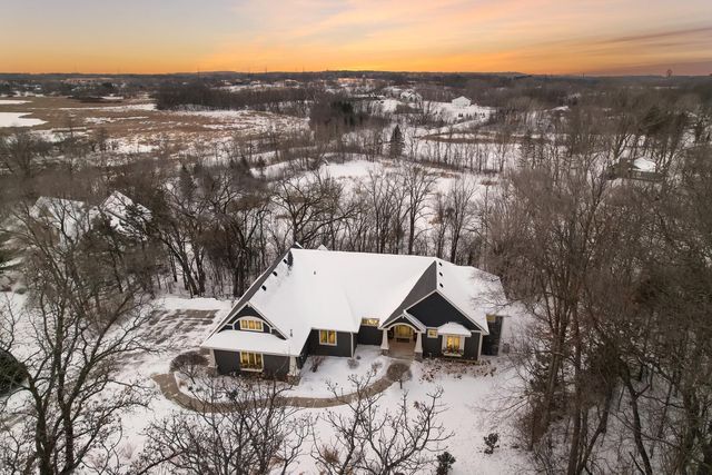 23400 Woodland Ridge Drive, Lakeville, MN 55044