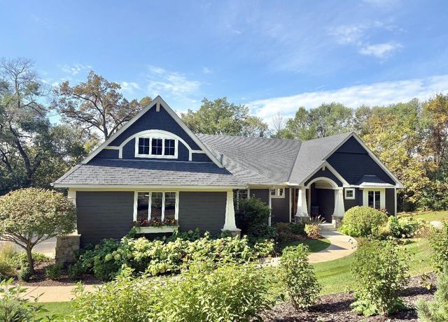 23400 Woodland Ridge Drive, Lakeville, MN 55044