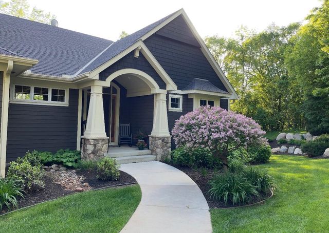 23400 Woodland Ridge Drive, Lakeville, MN 55044