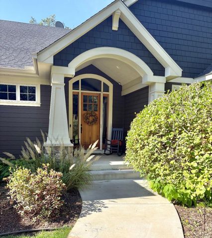 23400 Woodland Ridge Drive, Lakeville, MN 55044