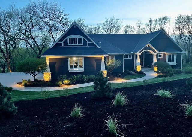 23400 Woodland Ridge Drive, Lakeville, MN 55044