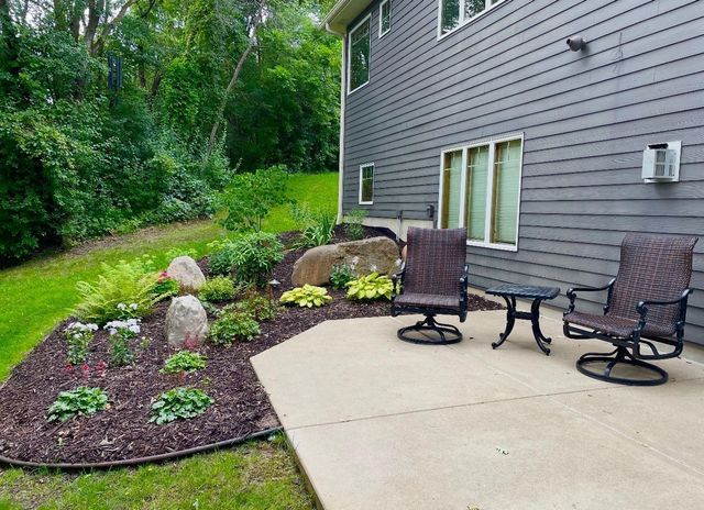 23400 Woodland Ridge Drive, Lakeville, MN 55044