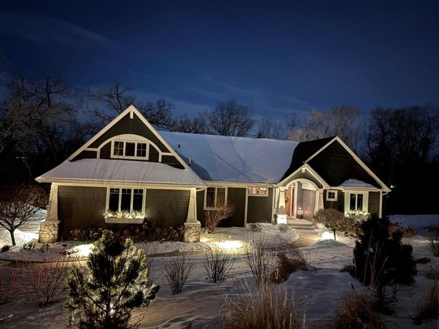 23400 Woodland Ridge Drive, Lakeville, MN 55044