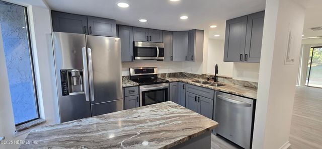 3517 PEELER Road 17, Jacksonville, FL 32277