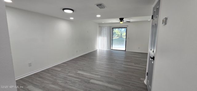 3517 PEELER Road 17, Jacksonville, FL 32277