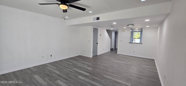 3517 PEELER Road 17, Jacksonville, FL 32277