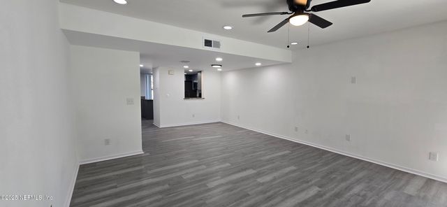 3517 PEELER Road 17, Jacksonville, FL 32277