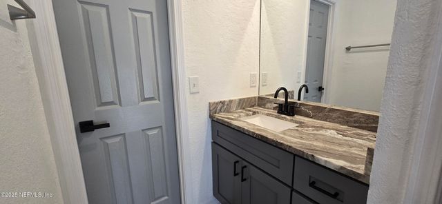 3517 PEELER Road 17, Jacksonville, FL 32277