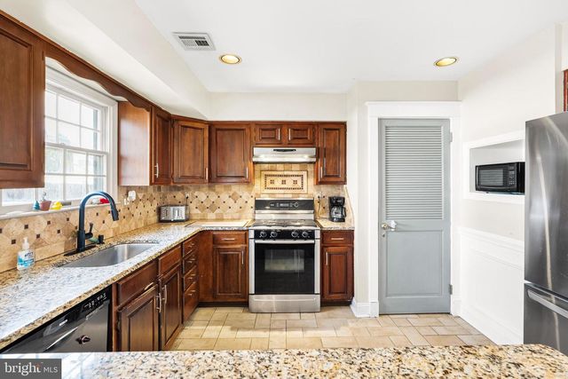 36 KENSINGTON DR, Eastampton, NJ 08060