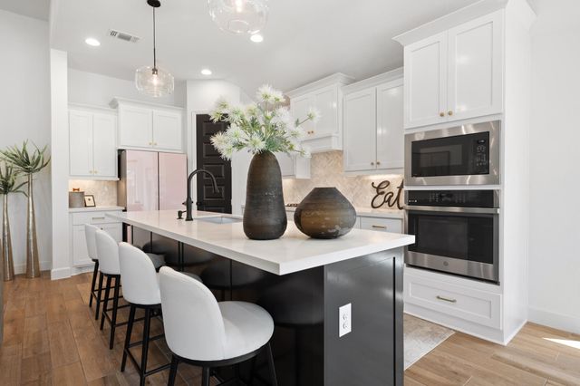 6213 Hilltop Plateau DR, Austin, TX 78738