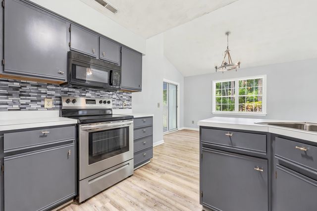 261 Gateway Dr., Little River, SC 29566