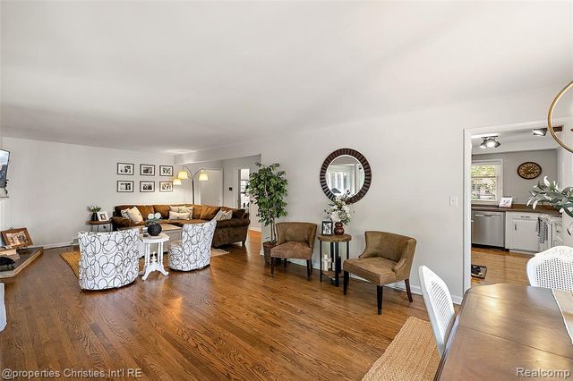 925 Westchester Way, Birmingham, MI 48009