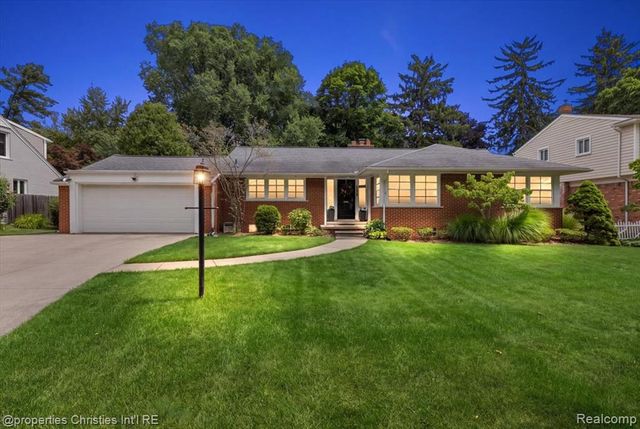 925 Westchester Way, Birmingham, MI 48009