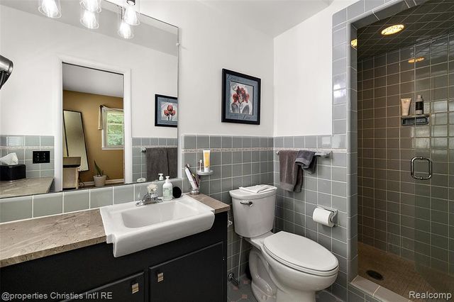 925 Westchester Way, Birmingham, MI 48009