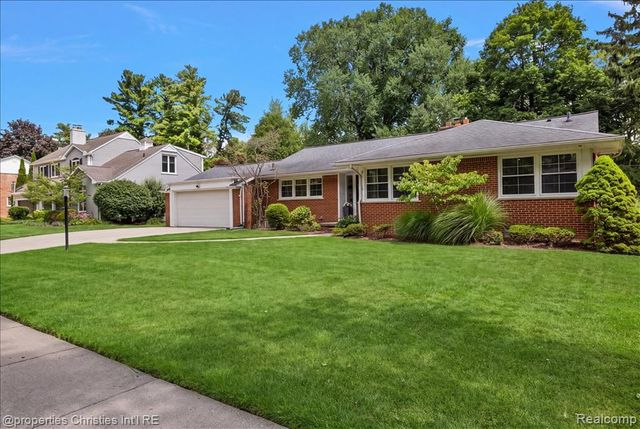 925 Westchester Way, Birmingham, MI 48009
