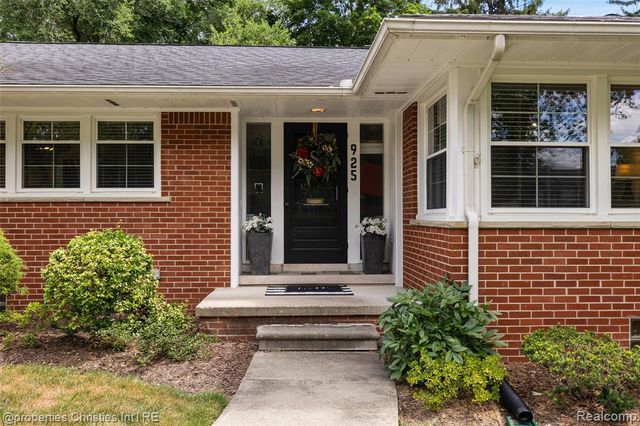 925 Westchester Way, Birmingham, MI 48009