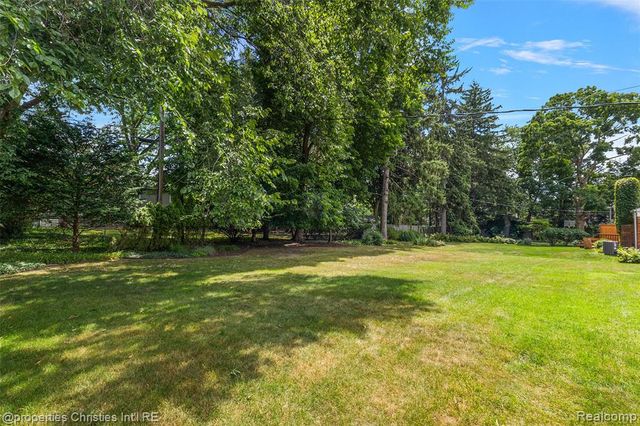 925 Westchester Way, Birmingham, MI 48009