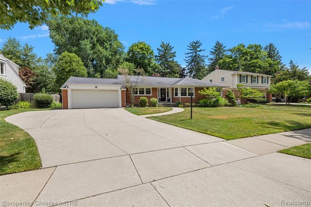 925 Westchester Way, Birmingham, MI 48009
