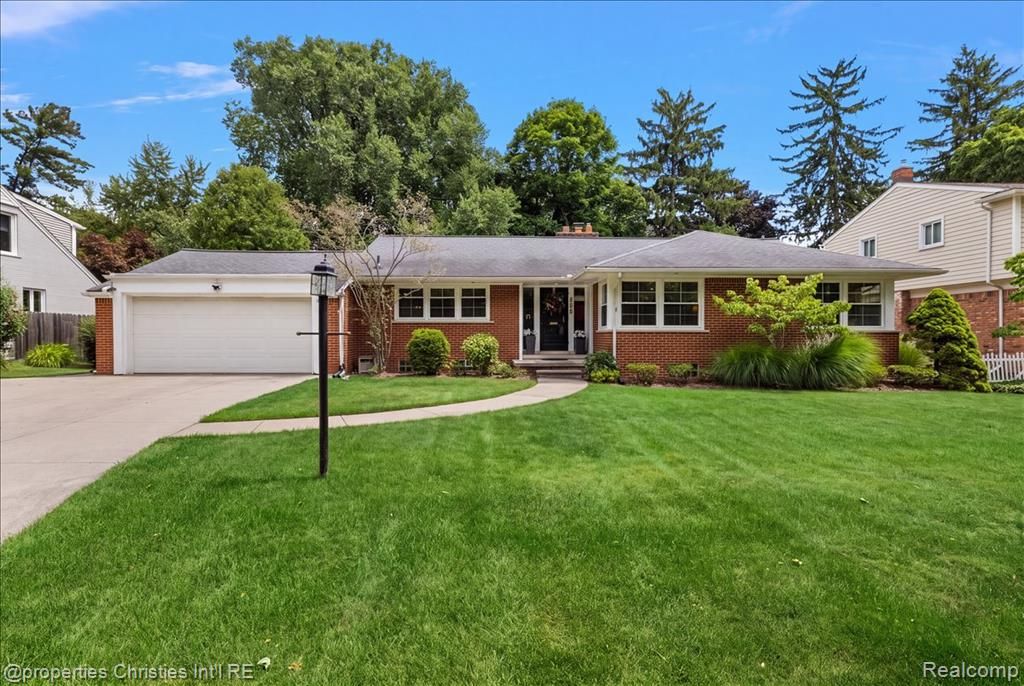 925 Westchester Way, Birmingham, MI 48009