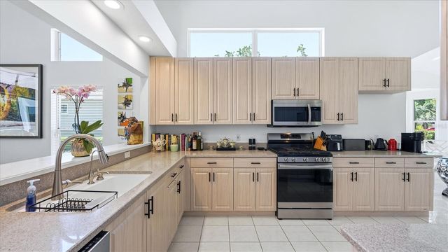 8009 HAMPTON COURT, University Park, FL 34201