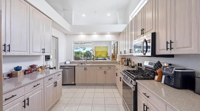 8009 HAMPTON COURT, University Park, FL 34201