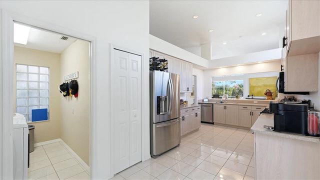 8009 HAMPTON COURT, University Park, FL 34201