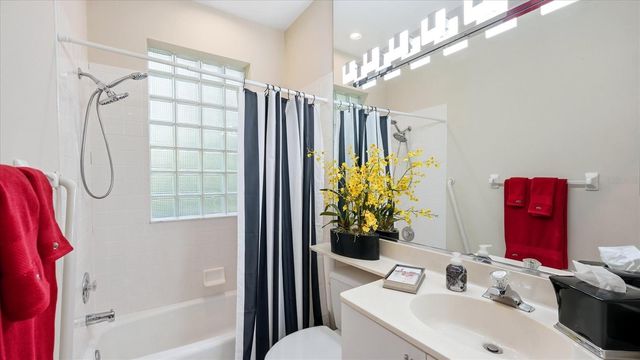 8009 HAMPTON COURT, University Park, FL 34201