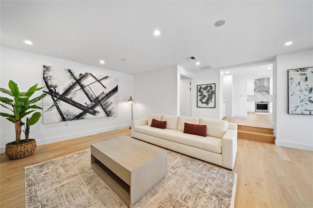 600 NE 57th St, Miami, FL 33137