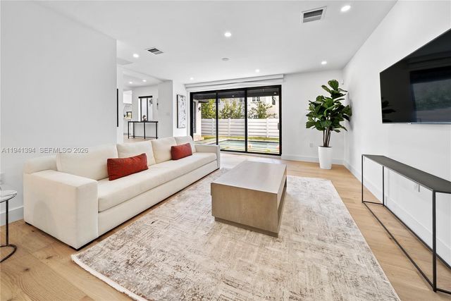 600 NE 57th St, Miami, FL 33137