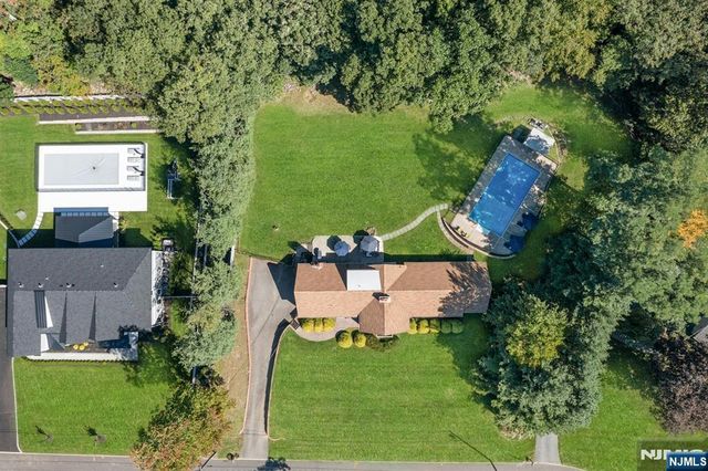 15 Candlestick Lane, Upper Saddle River, NJ 07458