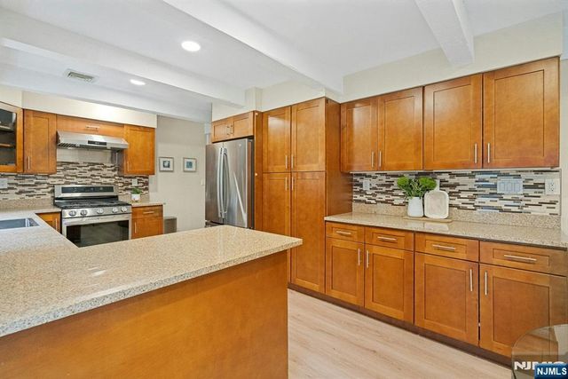 15 Candlestick Lane, Upper Saddle River, NJ 07458