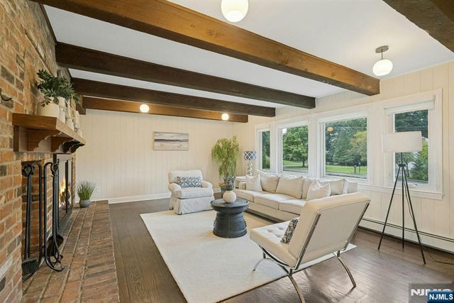 15 Candlestick Lane, Upper Saddle River, NJ 07458