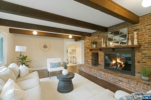 15 Candlestick Lane, Upper Saddle River, NJ 07458
