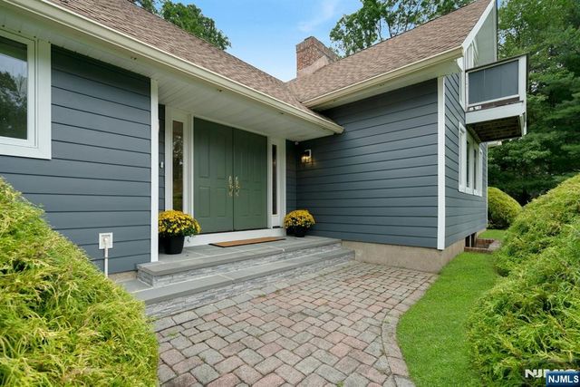 15 Candlestick Lane, Upper Saddle River, NJ 07458