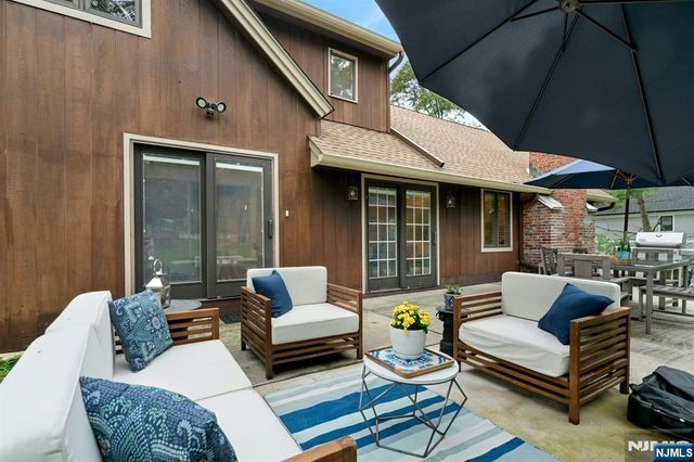 15 Candlestick Lane, Upper Saddle River, NJ 07458