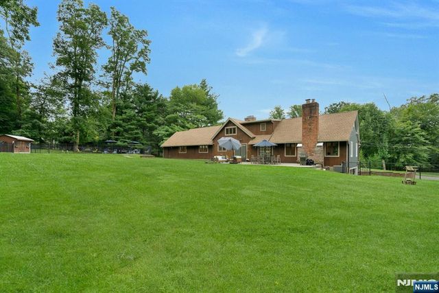 15 Candlestick Lane, Upper Saddle River, NJ 07458
