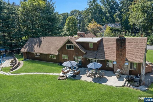15 Candlestick Lane, Upper Saddle River, NJ 07458