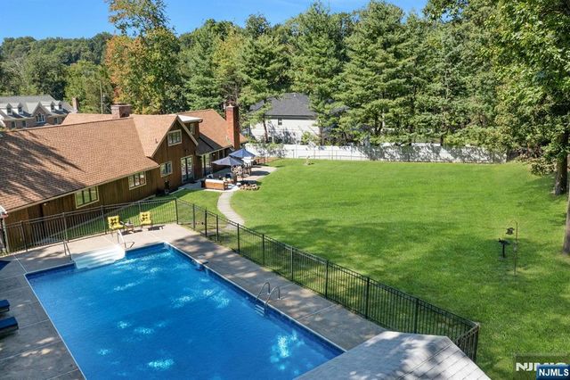 15 Candlestick Lane, Upper Saddle River, NJ 07458