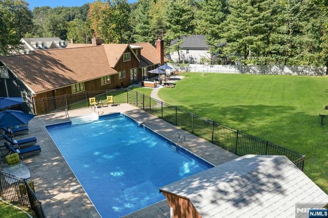 15 Candlestick Lane, Upper Saddle River, NJ 07458